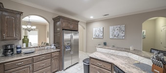 Right At Home-Midland Retreat with covered patio