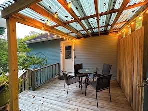 Outdoor dining - Charming Downtown Eureka Springs Flat w/ Parking, Full Kitchen, & Private Patio (Eureka Springs)