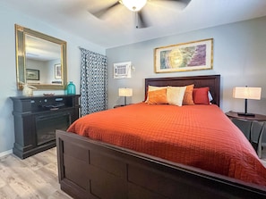 1 bedroom, iron/ironing board, free WiFi, bed sheets - Charming Downtown Eureka Springs Flat w/ Parking, Full Kitchen, & Private Patio (Eureka Springs)