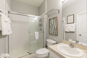 Combined shower/bathtub, hair dryer, towels - Featured- 3 Bedroom 3 Bath Private Pool! Windsor Hills (Kissimmee)