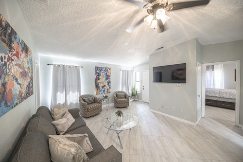 Right At Home-Midland Northtown Place