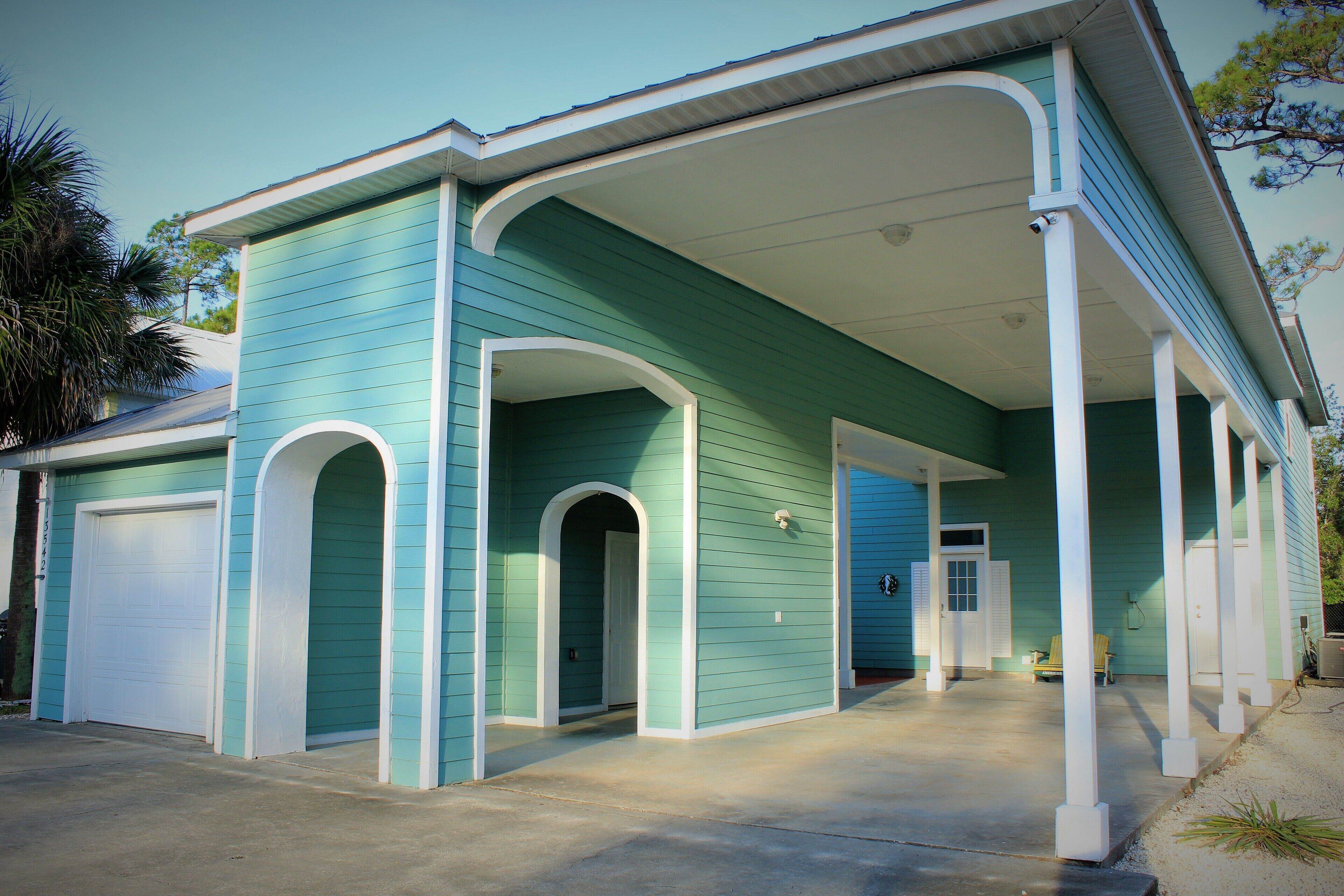 2 minutes to Sugar Sand Beach, Private Home, Sleeps 14