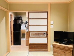 21 インチの液晶テレビ (ケーブル放送視聴可)、テレビ