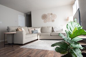 Living area - NEW!  Casita Rico in central San Antonio (San Antonio)