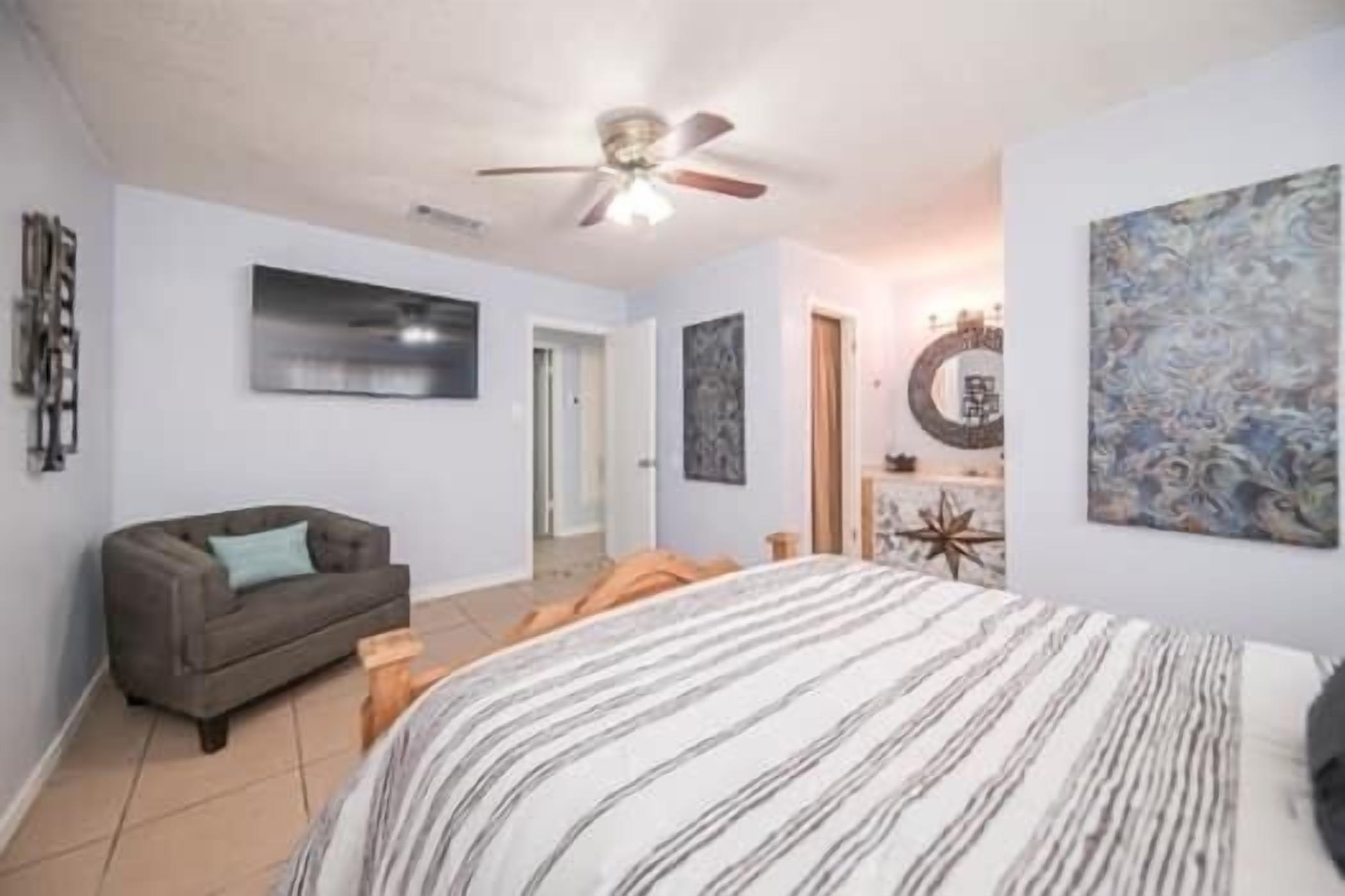 4 bedrooms, iron/ironing board, WiFi