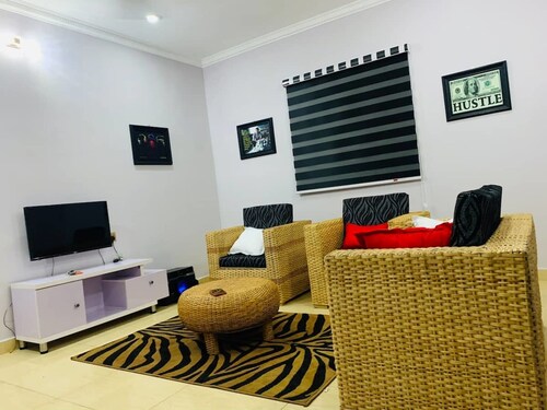 Romantic Very conducive environment on the same road with Shoprite..