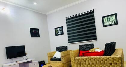 Romantic Very conducive environment on the same road with Shoprite..