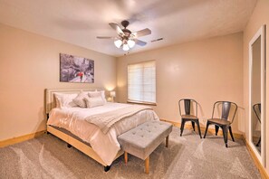 3 bedrooms, desk, iron/ironing board, Internet