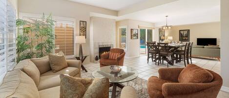 Smart TV, fireplace