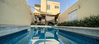 Beautiful house w heated private pool/ downtown