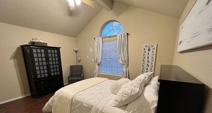 NE Houston, Whole House, 3 bed 2 bath, 15 min from IAH Airport