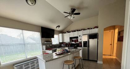 NE Houston, Whole House, 3 bed 2 bath, 15 min from IAH Airport