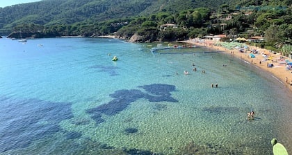 Casa Deni - Capoliveri Large apartment with spectacular views of the sea and the village