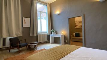 3 bedrooms, desk, iron/ironing board, WiFi