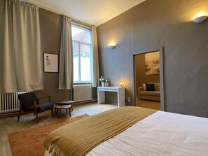 3 slaapkamers, een bureau, een strijkplank/strijkijzer, wifi
