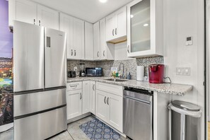 Fridge, microwave, dishwasher, coffee/tea maker - NoHo Stone Bungalow w/AC, W/D, 2 Smart TVs w/Speedy WiFi at Forest & Beaver St (Flagstaff)