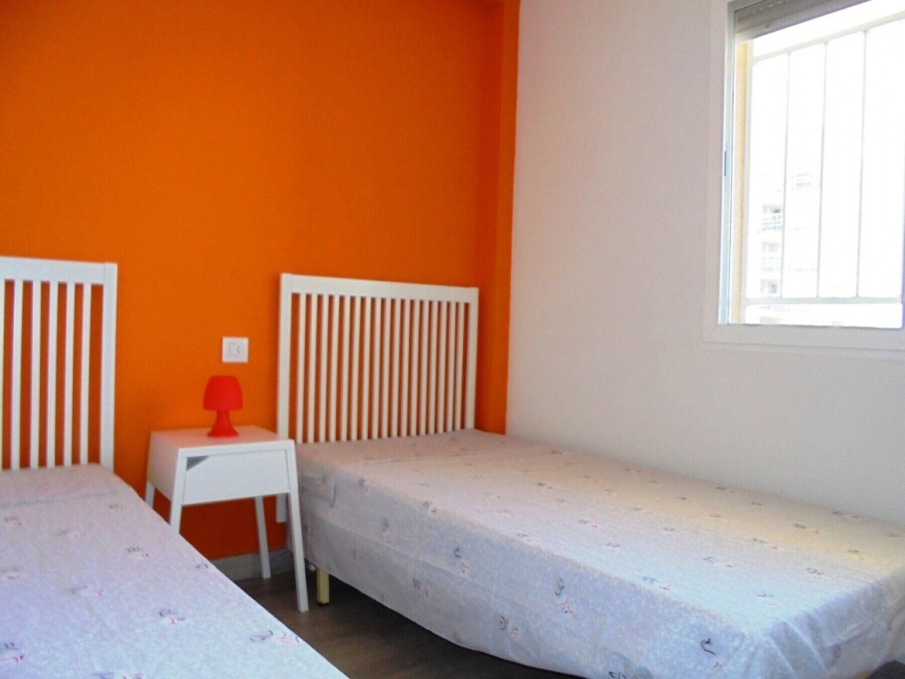 1 chambre, fer et planche à repasser, draps fournis