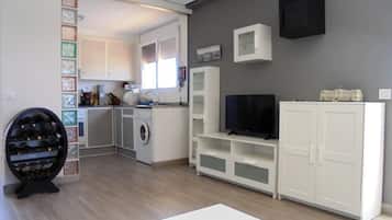 Een koelkast, een microgolfoven, een oven