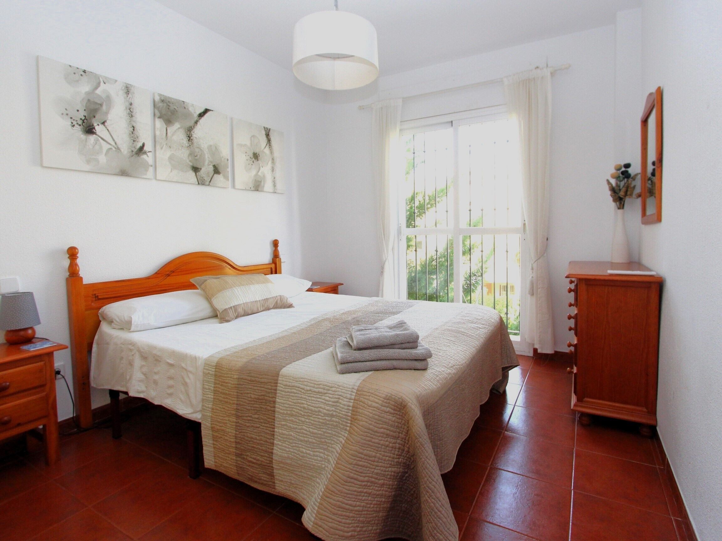 3 bedrooms, iron/ironing board, free WiFi, bed sheets