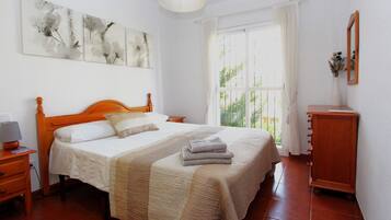 3 bedrooms, iron/ironing board, free WiFi, bed sheets