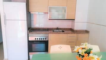 Refrigerador, microondas, horno, cafetera/tetera