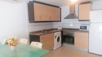 Fridge, microwave, oven, coffee/tea maker