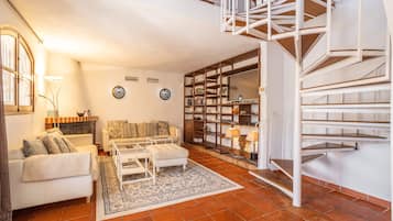 Fernseher, Kamin, DVD-Player, Stereoanlage