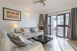 Peis, DVD-spiller og stereoanlegg