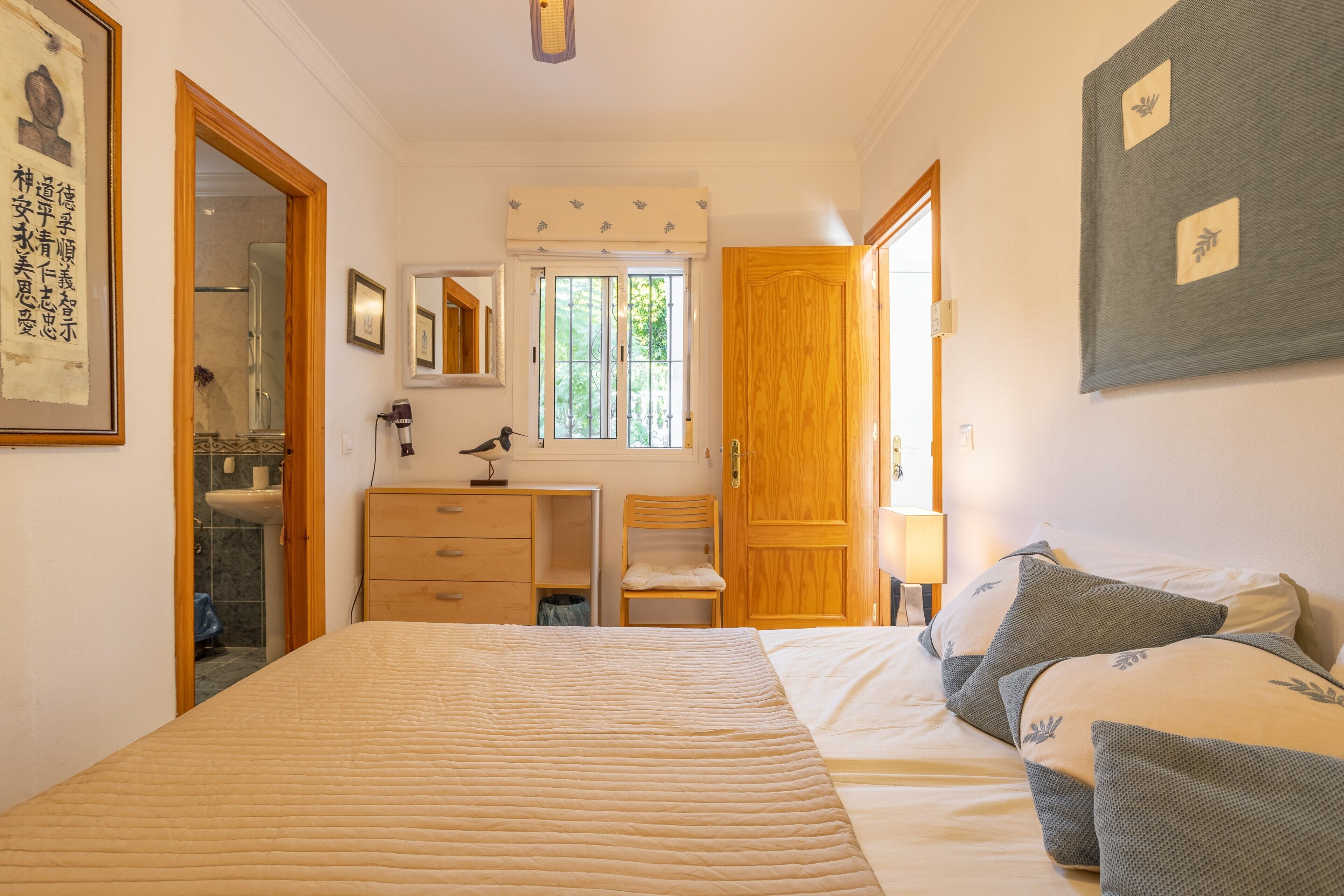 2 habitaciones, tabla de planchar con plancha y wifi gratis 