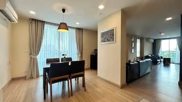 Room, 2 Bedrooms (Grand Premier, 2 King) | Living area | 43-cm LED TV with cable channels, TV