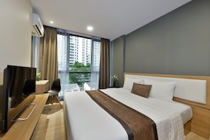 Premium bedding, in-room safe, desk, laptop workspace - Ramada Ekamai (Bangkok)