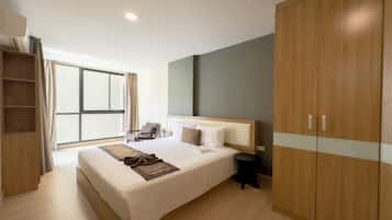 Room, 1 Bedroom (Grand Premier, 1 King) | Premium bedding, in-room safe, desk, laptop workspace