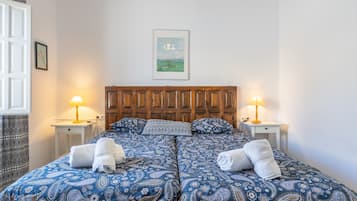 2 bedrooms, iron/ironing board, free WiFi, bed sheets