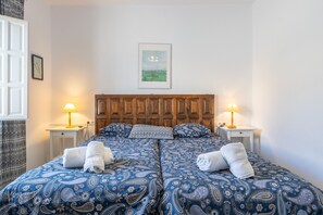 2 makuuhuonetta, silitysrauta/-lauta, ilmainen Wi-Fi, vuodevaatteet