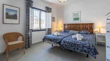 2 bedrooms, iron/ironing board, free WiFi, bed sheets
