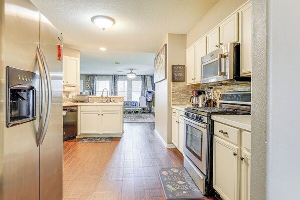 Fridge, microwave, stovetop, dishwasher