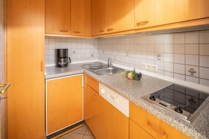 KĂŒhlschrank, Mikrowelle, GeschirrspĂŒler