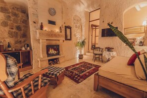 Mars | Premium bedding, Select Comfort beds, minibar, in-room safe - Peristyle Cave Cappadocia - Special Class (Nevsehir)