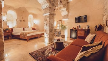 Uranus | Premium bedding, Select Comfort beds, minibar, in-room safe