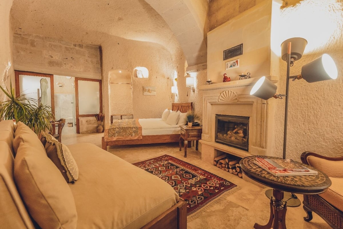 Saturn | Premium bedding, Select Comfort beds, minibar, in-room safe