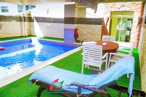 Outdoor pool - Manama Tower Hotel (Manama)