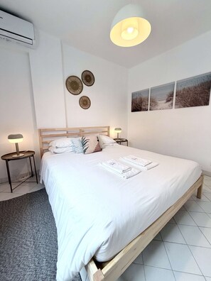 1 habitación, tabla de planchar con plancha, cuna de viaje y wifi 