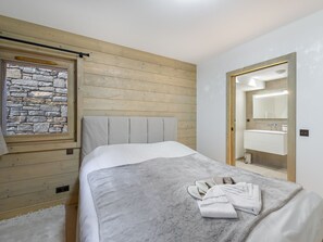4 bedrooms, free WiFi, bed sheets - Modern apartment for 8 guests in Méribel with parking (Méribel)
