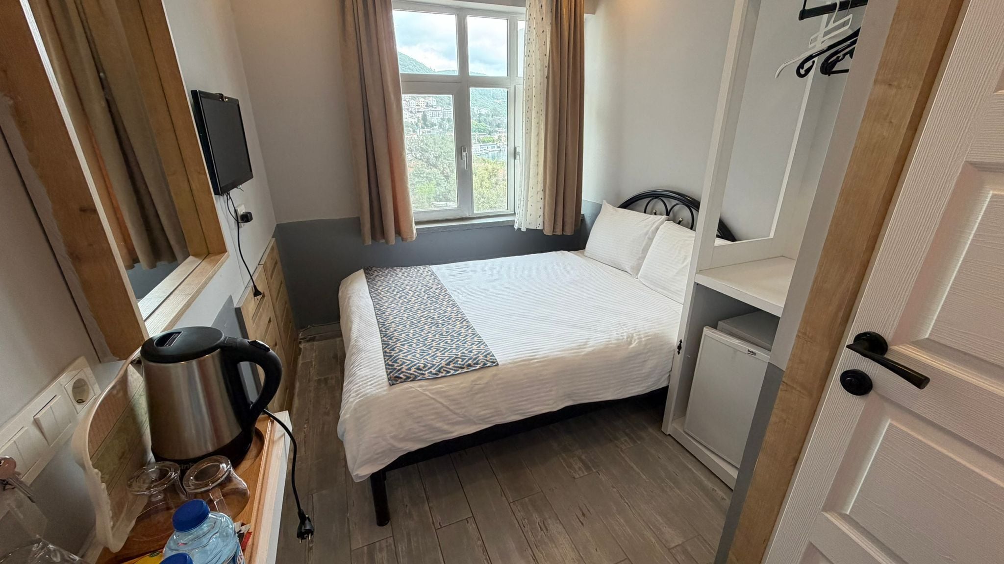 Economy Double Room | Minibar, free WiFi, bed sheets