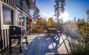 Outdoor dining - Sunny Swedish cottage surrounded by forest & tranquillity (Åsensbruk)