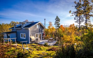 Exterior - Sunny Swedish cottage surrounded by forest & tranquillity (Åsensbruk)