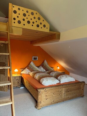 4 habitaciones, tabla de planchar con plancha, wifi y ropa de cama 