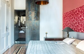 2 bedrooms, desk, iron/ironing board, travel crib - Sunset: Elegant 2BR/2BA in the Heart of Central Barcelona, Dreta de l'Eixample (Barcelona)