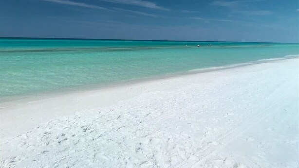 A beach with white sand and clear turquoise water. - Gulf Views - Rooftop Deck- Private Poolside Cabana (Santa Rosa Beach)