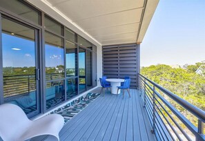 Outdoor dining - Elegant- Gulf Views - Rooftop deck - Private Poolside Cabana- `The Crest 9` (Santa Rosa Beach)